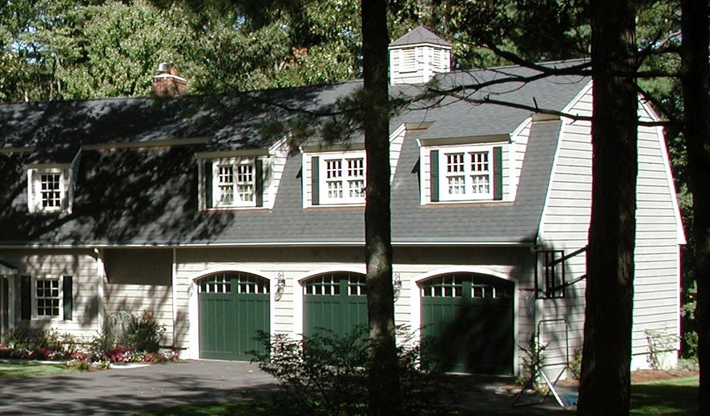 Sudbury Colonial Garage